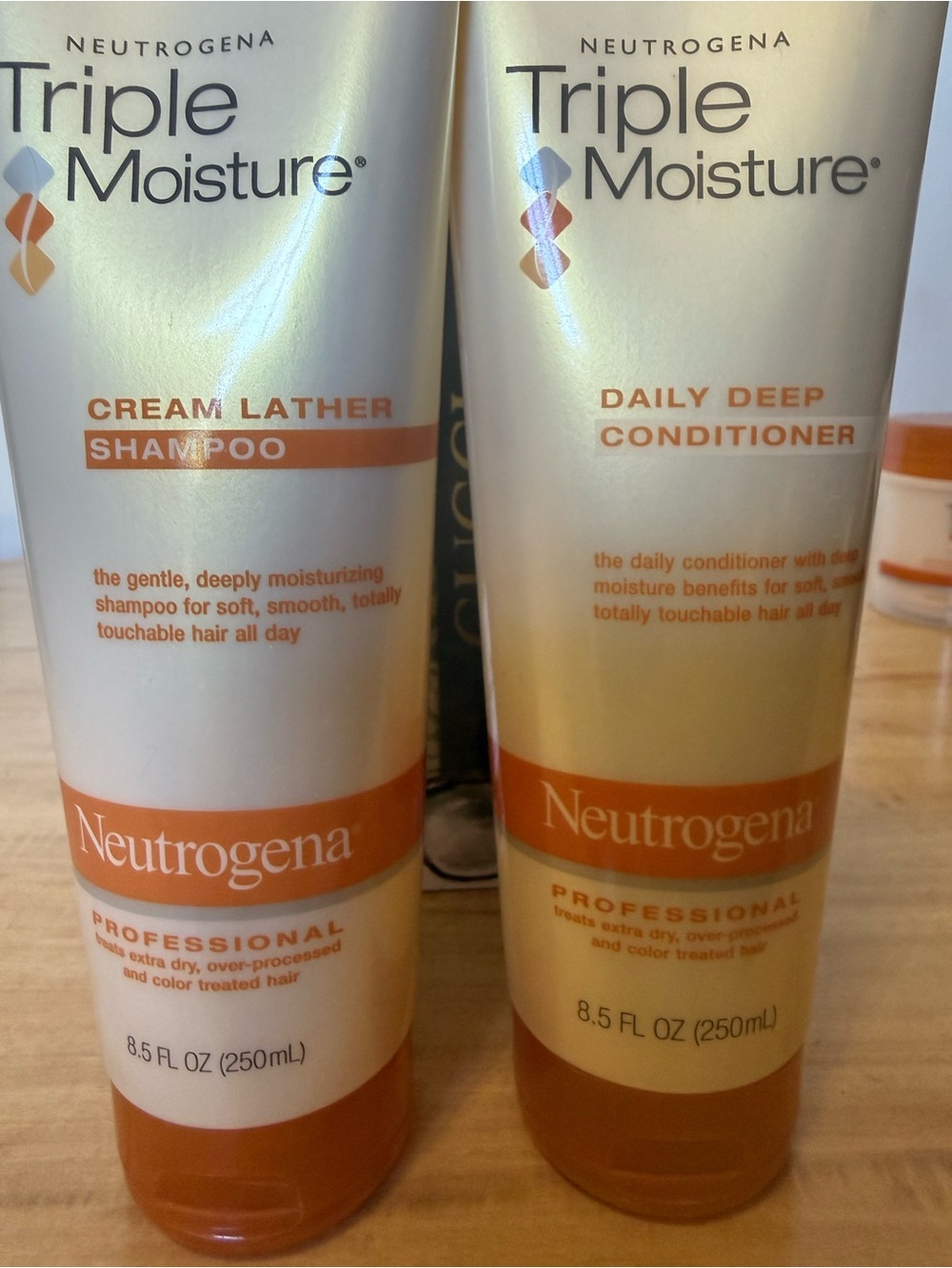 Neutrogena Triple Moisture Hair Care Set in Gold and Orange - Picture 2 of 3